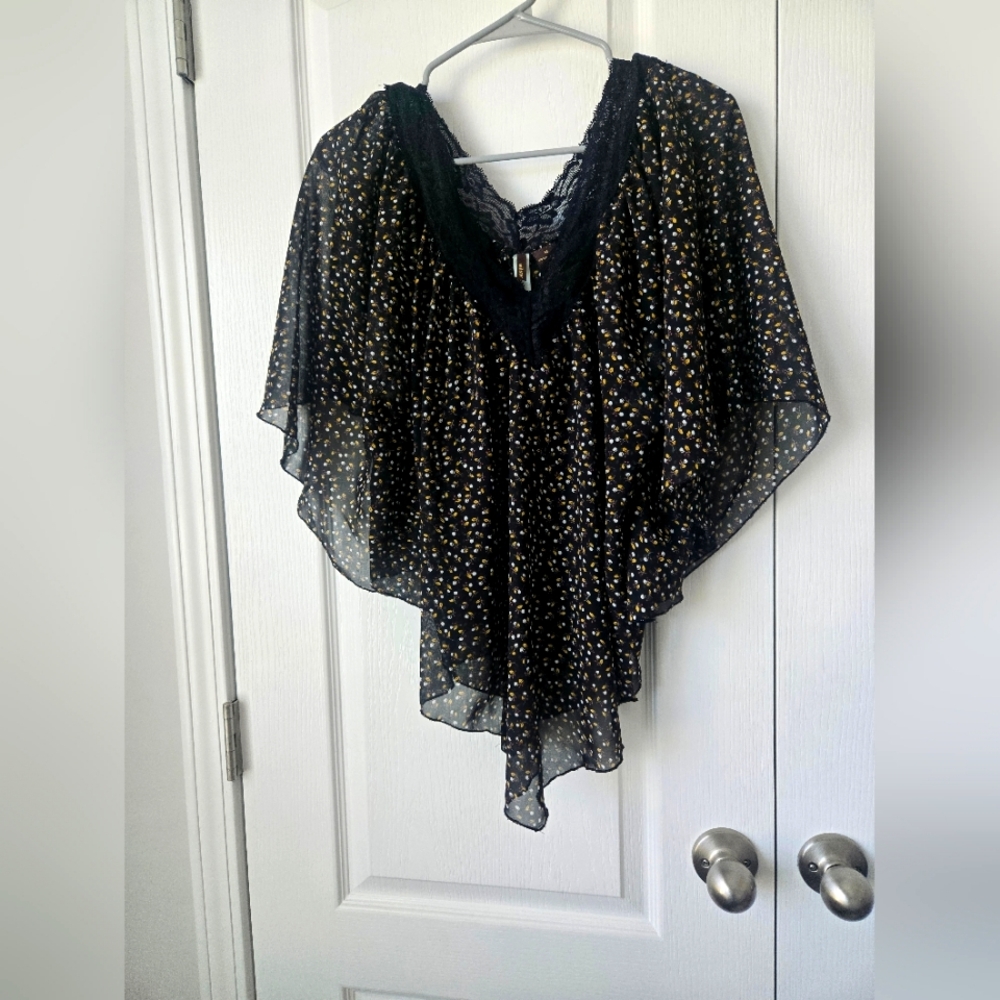 Wilster Sheer Top Size Medium